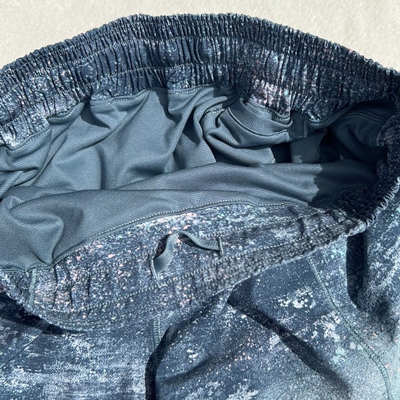 Lululemon Hotty Hot Short II *Long 4" Azurite Mint Tint Multi / Mystic Green 6 - Picture 11 of 15